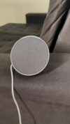 Echo Pop Smart speaker Amazon compacto com som envolvente e Alexa Cor Branca